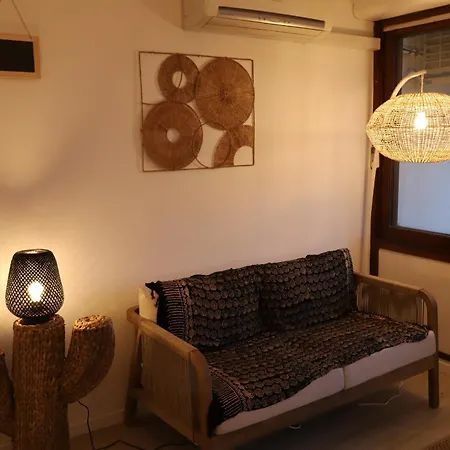 Apartment A La *
